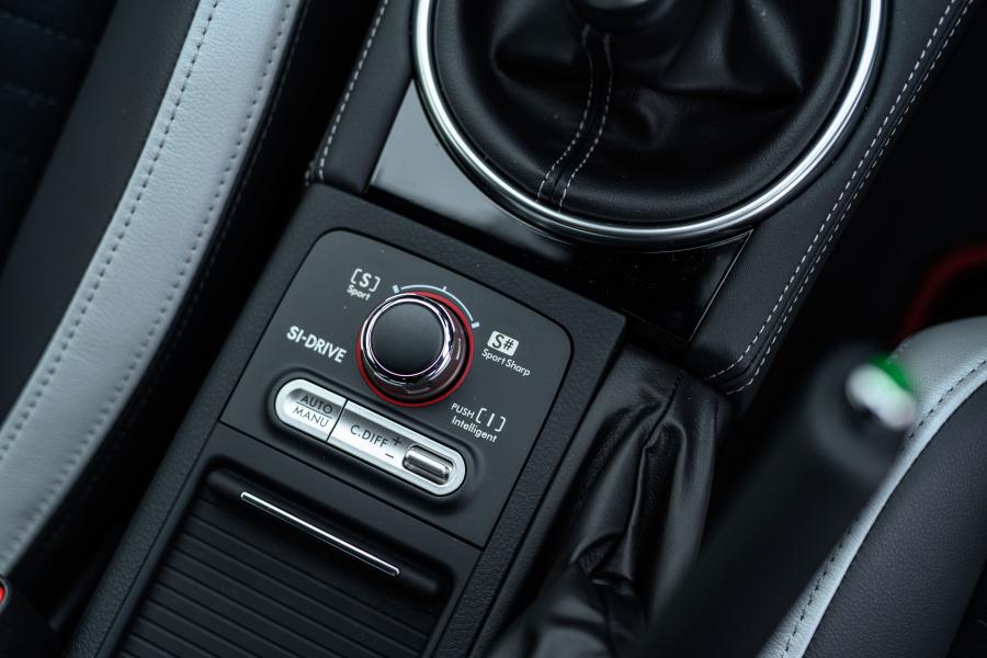 Детали интерьера Subaru WRX STI EJ20 Final Edition 2019 года  (JP) (фото 16 из 23)